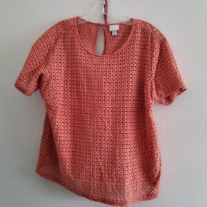 Eyelet top in peach